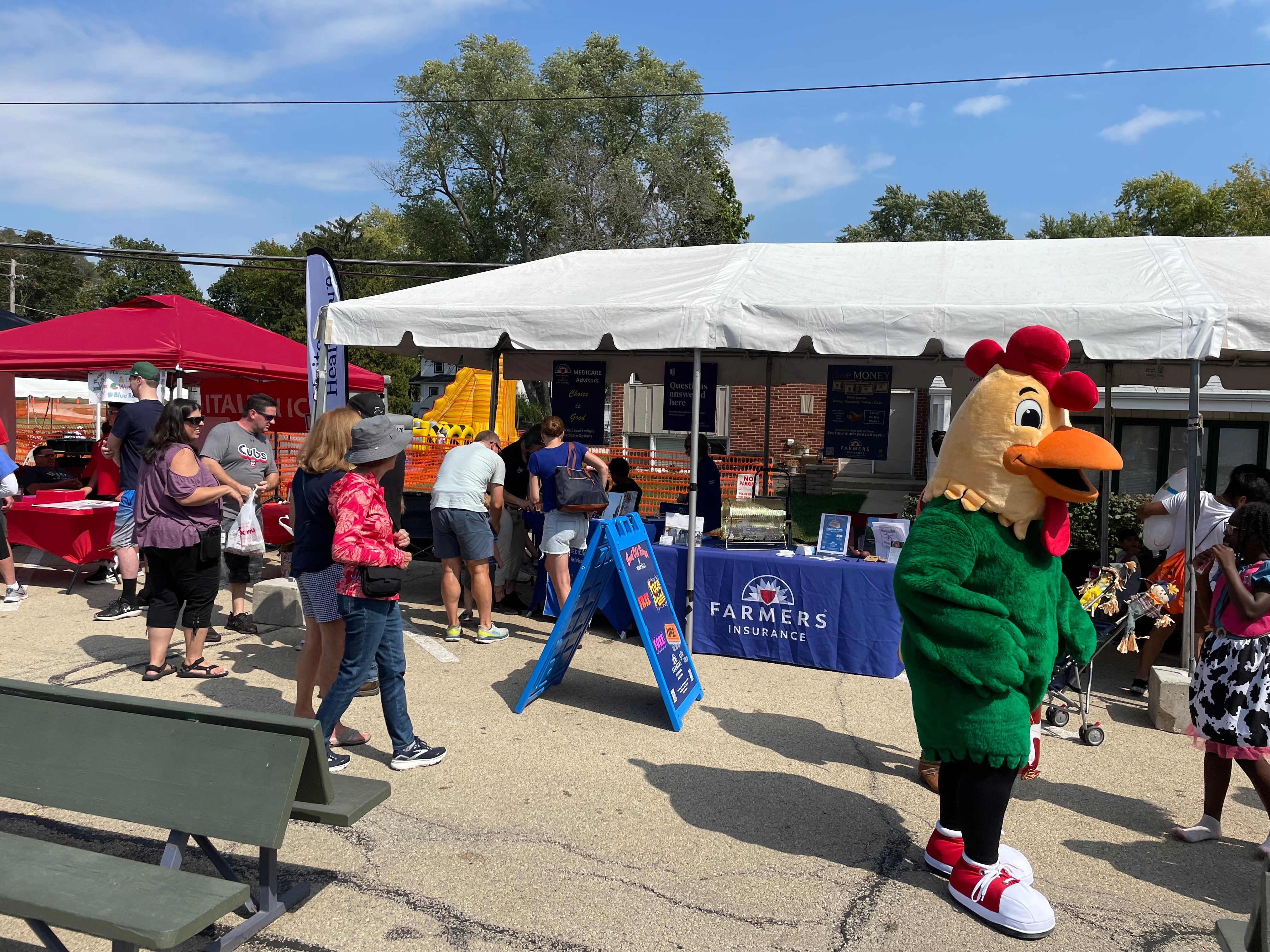 Good Old Days Bus Expo Street wchicken